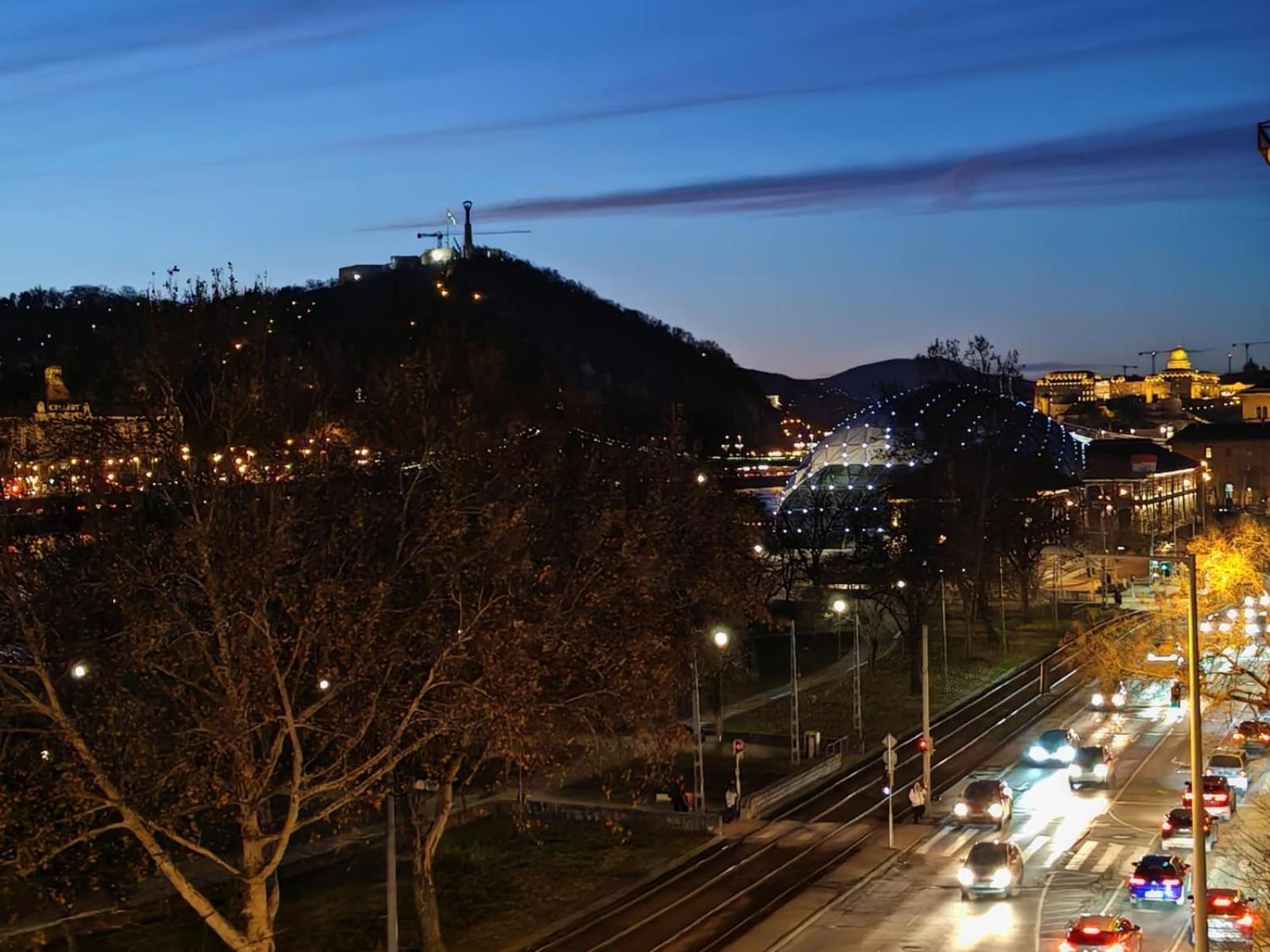 The Pearl With The Danube And Gellert Hill View * Budapešť